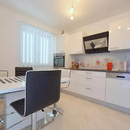 Apartment Acija *